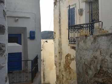View of Ano Syros, in the Cyclades in Greece by Jean Housen , CC BY-SA 4.0 