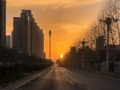 Caminaba por calles que no reconocía, buscaba algo que no sabía nombrar