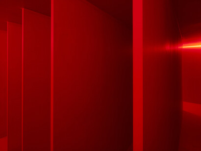 Lucio Fontana, Ambiente spaziale a luce rossa, 1967/2017, veduta dell’installazione in Pirelli HangarBicocca, Milano, 2017. Courtesy Pirelli HangarBicocca, Milano. © Fondazione Lucio Fontana. Foto: Agostino Osio