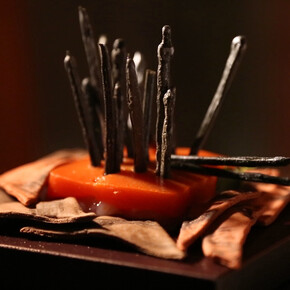 Creazione dello chef Roberto Valbuzzi ispirata ad un'opera di Roberto Paolini