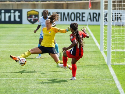 Dagli anni '60, il calcio ha visto una crescente professionalizzazione e commercializzazione, con la nascita delle grandi leghe europee e l'esplosione del calcio come fenomeno culturale e mediatico