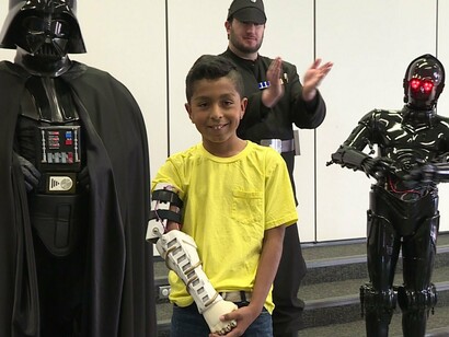 Alvin junto a Darth Vader y otros miembros de la Guarnición Central de la 501ª Legion. Foto: Limbitless Solutions | © Matt Miller