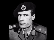 Mouammar Muhammad Abu Minyar al-Kadhafi était un officier militaire libyen, révolutionnaire, homme politique et théoricien politique qui a dirigé la Libye de 1969 jusqu'à son assassinat par les forces rebelles libyennes en 2011