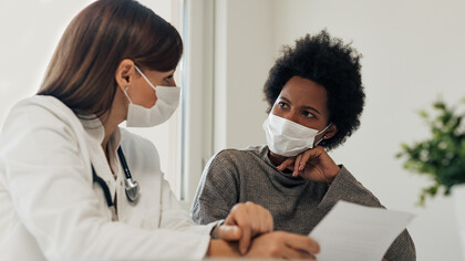 Il medico influenza in maniera significativa il modo in cui i pazienti narrano la propria storia