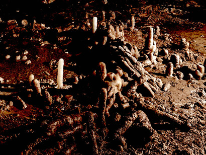 Cueva de Bruniquel, con artefactos culturales que se piensa fueron creados por el hombre de Neandertal