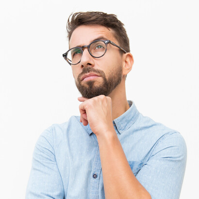 Também pode ser uma alma livre, que simplesmente gosta de fazer perguntas e nada mais. Essa coerção do pensamento é profundamente incômoda