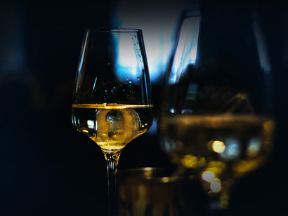 Copas de vino blanco