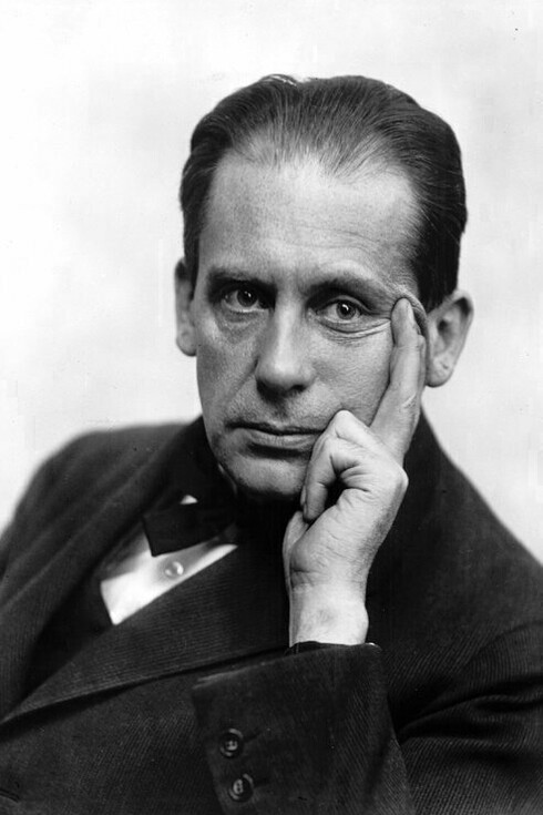 Walter Gropius, 1919