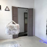 Paulo Licona, Soltar la presa ¡Auu! Vista de exhibición. Cortesía de La Balsa Gallery