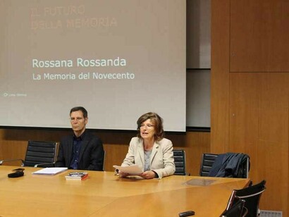 Carmen Leccardi durante una conferenza