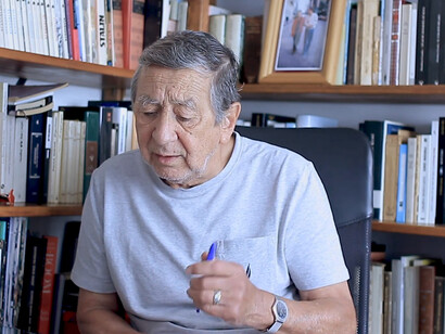 Leonardo Cáceres Castro fue una figura clave del periodismo chileno, con una trayectoria que abarcó la radio, la televisión y la docencia universitaria