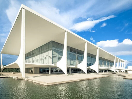 Lateral do Congresso Nacional em Brasília, a capital do Brasil, no Distrito Federal