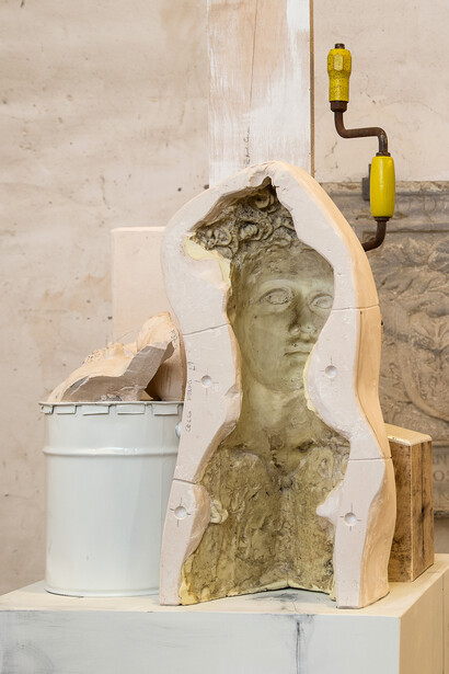 Vincenzo Rusciano, Passaggio #2, 2014, jesmonite, legno, ferro, lattice, vernice, grafite, 215 x 48 x 50 cm, particolare, Danilo Donzelli photography