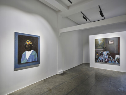 Eniwaye Oluwaseyi, Buried roots up in the air, exhibition view. Courtesy of Zidoun‑Bossuyt Gallery