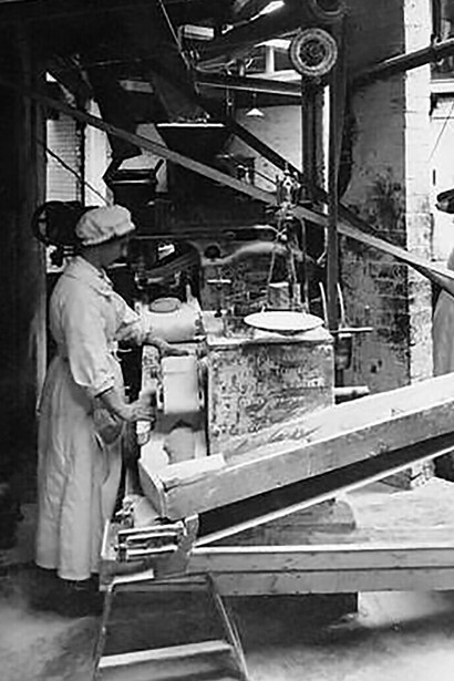 El trabajo de las mujeres en la producción de guerra, 1914-1918.
Las certezas del progreso científico y tecnológico son las mismas hoy en día, pero la contradicción intelectual y política entre prosperidad y productividad ha desaparecido