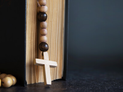 La inspiración de grandes maestros y guías espirituales puede motivar a establecer una rutina de oración y reflexión constante