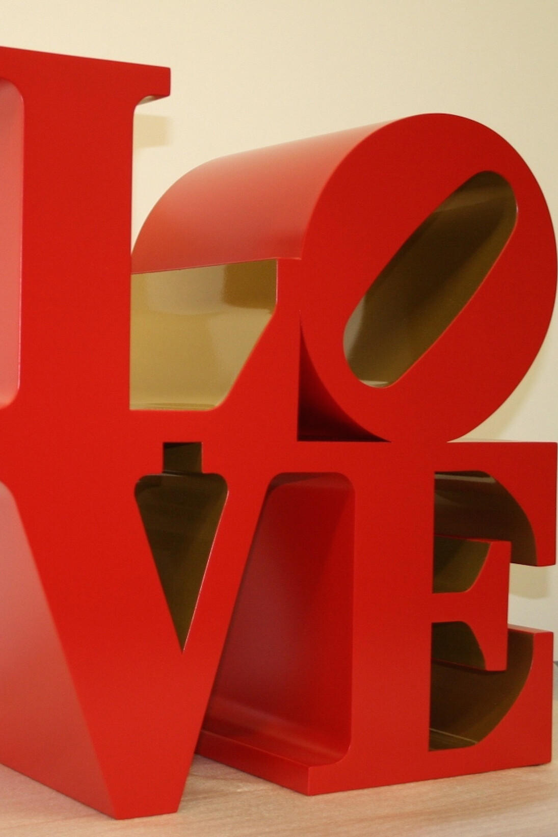 Robert Indiana, LOVE, Red and Gold, 1966-1999, alluminio policromo, cm. 91.5 x 91.5 x 45.75 - Courtesy Galleria d'Arte Maggiore G.A.M., Bologna (Italy)
