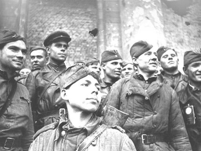 Soviet soldiers take a breather from the fighting in WW2