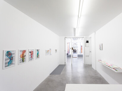 Marcos Lutyens, Hypnotic show, vue d'exposition. Avec l’aimable autorisation de la Galerie Alberta Pane
