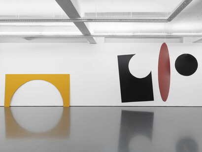 Antonio Ballester Moreno, Cutouts, vista da exposição. Cortesia de Pedro Cera