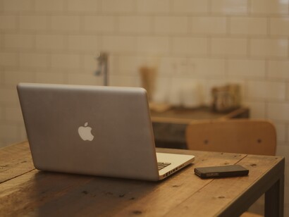 La omnipresencia de las pantallas y la posibilidad de chatear con personas de todo el mundo ha cambiado el significado de palabras como «infidelidad»