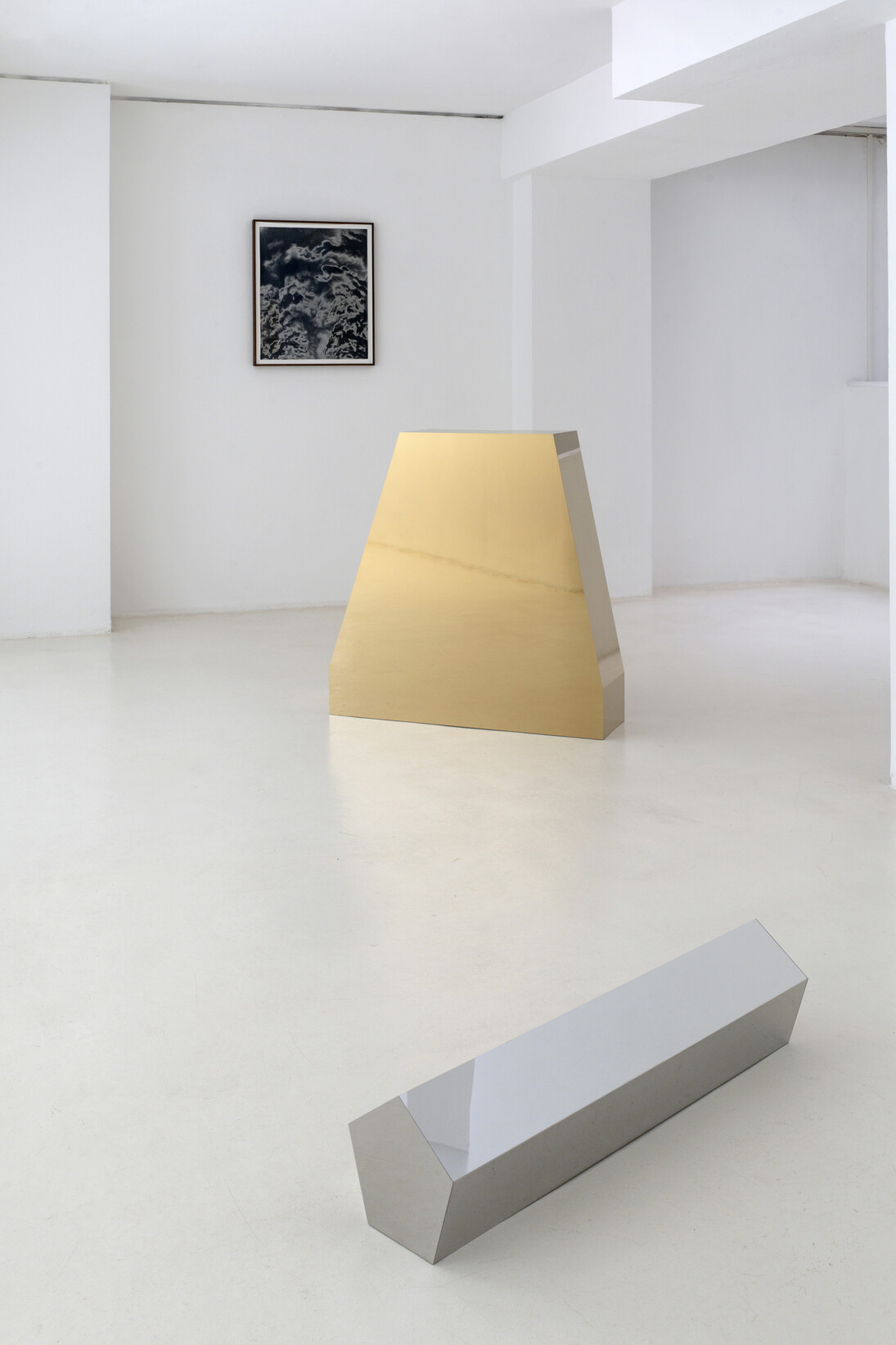 Installation view, Claudia Wieser: Container / Lisa Oppenheim: Natureʻs Pencil, Sies + Höke, Düsseldorf, 2014, photographer: Achim Kukulies, courtesy the artist(s) and Sies + Höke, Düsseldorf.