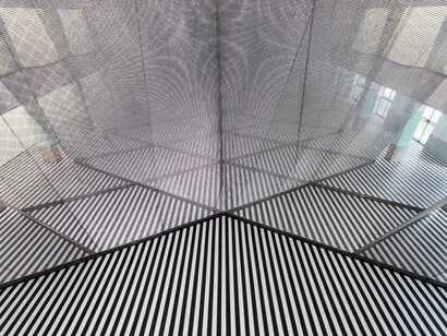 Daniel Buren & Anish Kapoor. Courtesy of Galleria Continua