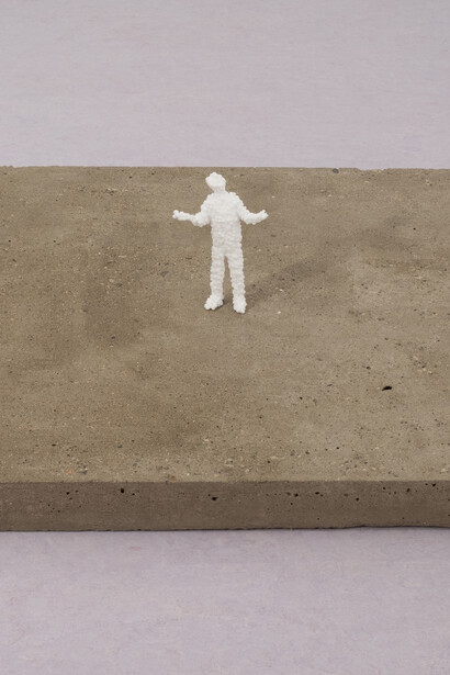 Tom Friedman, Untitled (Hey), detail, 2023. EPS polystyrene closed cell expanding foam, concrete, 5 x 1.625 x 3.1875 inches (figure), 12.7 x 4.1 x 8.1 cm, 3 x 30 x 26 inches (platform), 7.62 x 76.2 x 66.04 cm © Tom Friedman; Courtesy the artist, Lehmann Maupin, New York, Hong Kong, Seoul, and London and Stephen Friedman Gallery, London