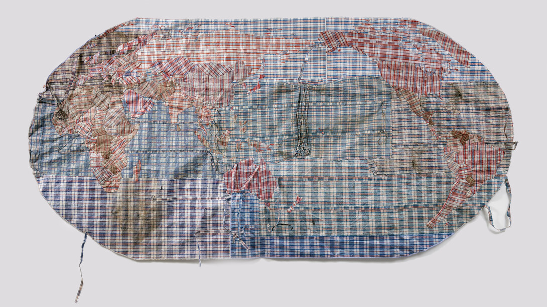 Dan Halter, Rifugiato mappa del mondo (China-centric) 1, 2019, Found plastic-weave bags, 183 x 380 cm. Courtesy Dan Halter and Osart Gallery