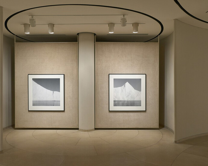 Lynn Davis, Exhibition view. Courtesy of Glass House