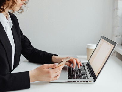 La tecnocracia digital consolida un poder invisible que opera a través de algoritmos, opacando las decisiones políticas y reduciendo a los ciudadanos a meros datos