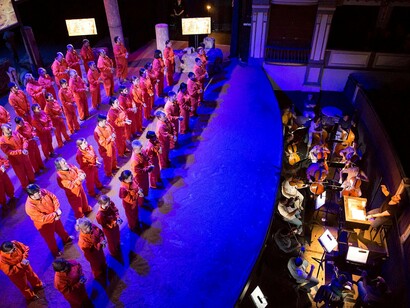Coro de Ópera de Málaga interpretando el célebre ‘Va pensiero’. Foto: Daniel Pérez / Teatro Cervantes