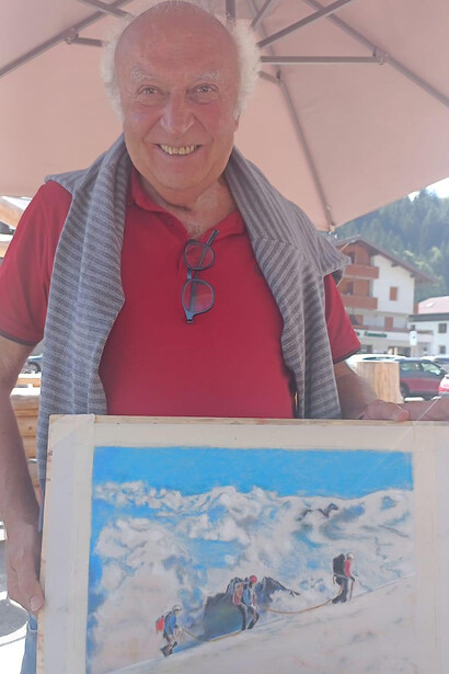 Peppino Fusar Poli con il suo quadro "La cordata tra le nuvole", foto di Elisabetta Cantù Berzio