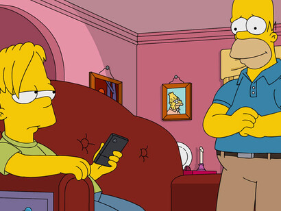 Homer contempla a un Burt adolescente