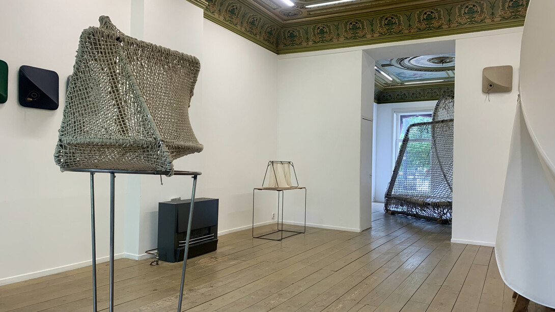 Dré Wapenaar, Shelters and textiles, exhibition view. Courtesy of NL=US Art 