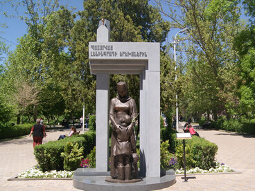 Hoy se han creado nuevas formas: guetos, bloqueos, embargos, sanciones, políticas antiinmigración, espacios aéreos cerrados, criminalización internacional de líderes políticos, etc. Monumento a los niños de Leningrado sitiado. 80.º aniversario del fin total del bloqueo