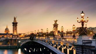 París. Puente de Alejandro III sobre el río Sena