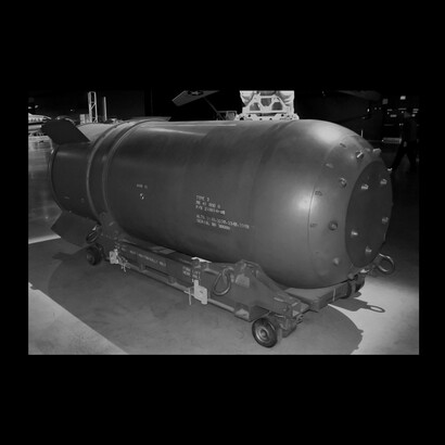 La B-41 (conosciuta anche come Mk-41) era un'arma termonucleare schierata dallo Strategic Air Command nei primi anni 1960. Era la bomba nucleare più potente mai sviluppata dagli Stati Uniti, con una resa massima di 25 megatoni di TNT (100 petajoule). La B-41 era l'unica arma termonucleare a tre stadi messa in campo dagli Stati Uniti