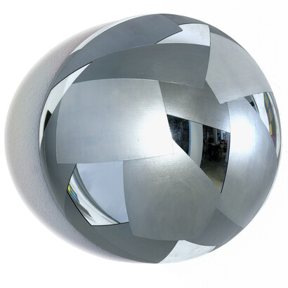 Marco Casentini, Jewelry, 2017, acrilico su perspex  a specchio, cm 44, foto Luigi Di Giovine, Verona