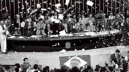 Sob o comando do presidente da Assembléia Nacional Constituinte, deputado Ulysses Guimarães, a "Constituição Cidadã", como ele a chamou, foi promulgada há mais de 30 anos. Na ocasião, Ulysses pronunciou as palavras históricas: "Declaro promulgado o documento da liberdade, da democracia e da justiça social do Brasil"