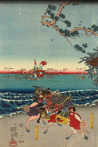 Minamoto no Yoshitsune (a destra) scende da Hiyodori-goe per attaccare i Taira con i suoi servitori Saito Musashibo Benkei (al centro) e Hatakeyama Shigetada (a destra), e duello sulla riva della baia di Edo tra il guerriero Minamoto Kumagae Naozane e il giovane Taira no Atsumori (a sinistra), mentre la flotta Taira sopraggiunge in lontananza, xilografia di Utagawa Kunisada (1786–1865)