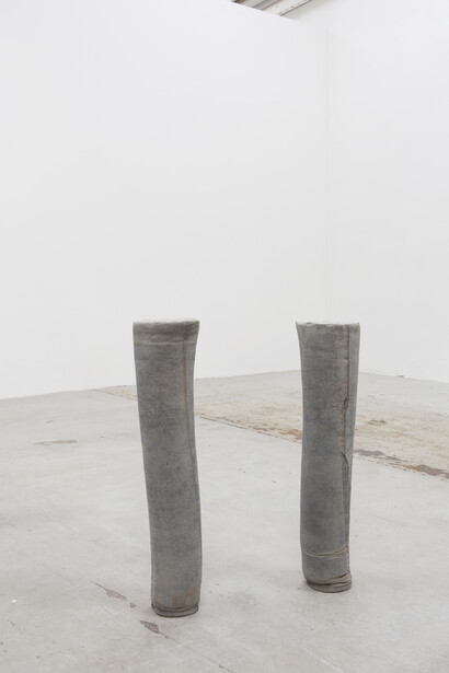 Bettina Buck, Two girls looking, 2009, foam, cm.103x50x105, Courtesy the artist and P420, Bologna