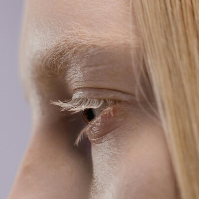 El ser humano es en tanto actúa, y solo porque actúa. Fuera de esta condición, no es nada, dice Sartre