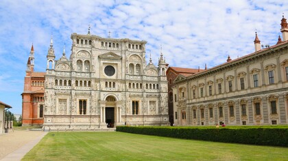 La Certosa di Pavia, complesso monumentale che comprende un monastero e un santuario, edificata alla fine del XIV secolo per volere di Gian Galeazzo Visconti, primo duca di Milano