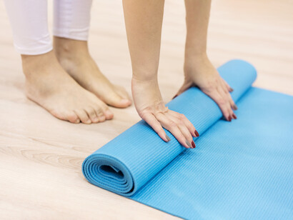 Cada clase se vuelve una pausa necesaria en el día, un espacio íntimo para soltar tensiones mentales y reconectar con una sensación de equilibrio interior
