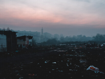 Lo que hacen las empresas es inventar novedades. Eso no significa innovar, es decir, cambiar estructuralmente la producciónAnte el dolor la primera estrategia consiste en escapar