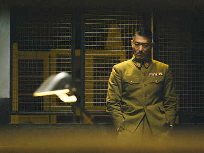 Los personajes principales de la película representan diversas facciones sociales y políticas, lo que permite explorar la identidad nacional china en tiempos de conflicto