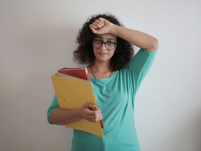 Influencers, jornalistas e a questão da credibilidade na disseminação de informações. Como discernir fontes confiáveis na era das fake news?