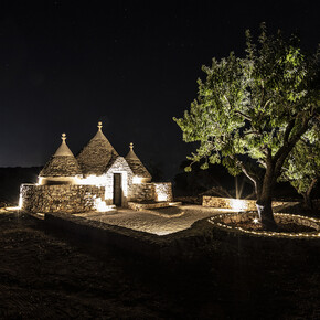 Trullo, spazio espositivo stra-ordinario, sede estiva dalla Dep Art Gallery di Milano. Courtesy of Dep Art Out