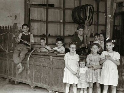 La vida por delante, La infancia en la calle, 1941-1951, Fotografías de Valentín Vega. Courtesy of MNA